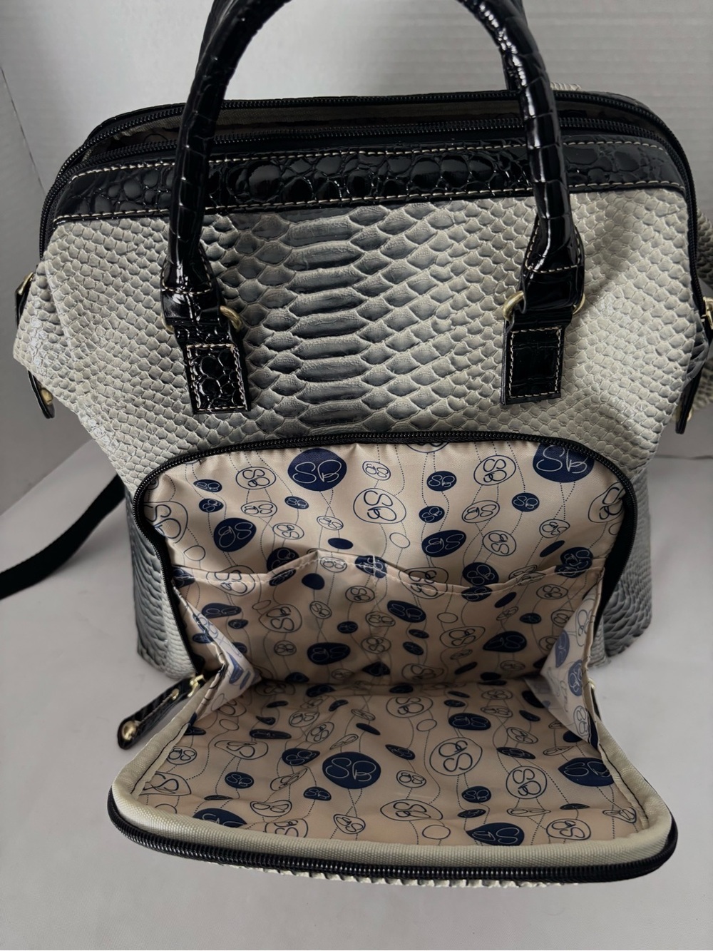 NEW! SAMANTHA BROWN OMBRO CROCO EMBOSSED BACKPACK/CARRY ON BLACK WHITE - Picture 13 of 15